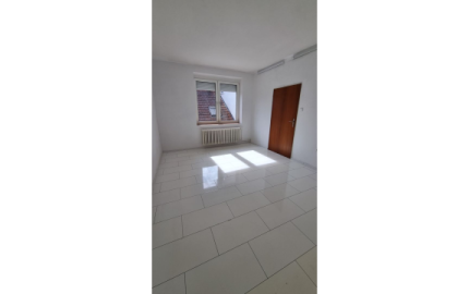 Areté real - Prenájom prevádzkového priestoru, vhodného na služby, resp. administratívu v centre Pezinka, ul. M.R.Štefánika