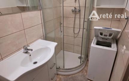 Bývajte v 1,5 izb. byte na Záhradnej ulici+kobka, centrum PK