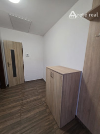Areté real- Prenájom 2-izbového bytu s parkovacím miestom v centre Pezinka