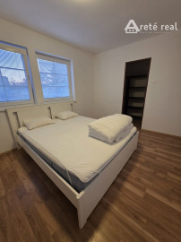 Areté real- Prenájom 2-izbového bytu s parkovacím miestom v centre Pezinka