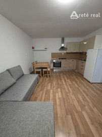 Areté real- Prenájom 2-izbového bytu s parkovacím miestom v centre Pezinka