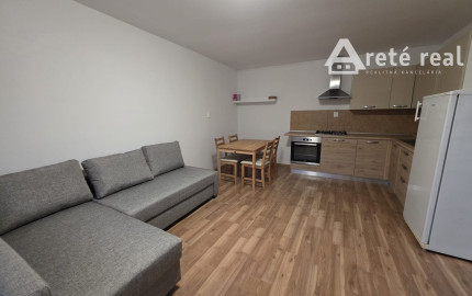 Areté real- Prenájom 2-izbového bytu s parkovacím miestom v centre Pezinka