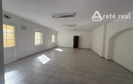 Areté real, Prenájom 87,2 m2 obchodného priestoru s parkovacím miestom v priamom centre mesta Pezinok