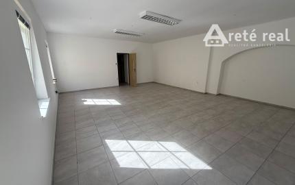 Areté real, Prenájom 87,2 m2 obchodného priestoru s parkovacím miestom v priamom centre mesta Pezinok