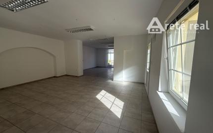 Areté real, Prenájom 87,2 m2 obchodného priestoru s parkovacím miestom v priamom centre mesta Pezinok