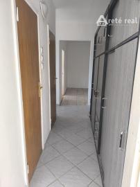 Areté real - Vám ponúka na predaj 3-izbový byt so zasklenou lodžiou a pekným výhľadom na okolitú zeleň