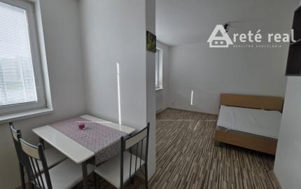 Areté real - Prenájom 1-izbového bytu s balkónom a pekným výhľadom, Svätoplukova ul., Pezinok