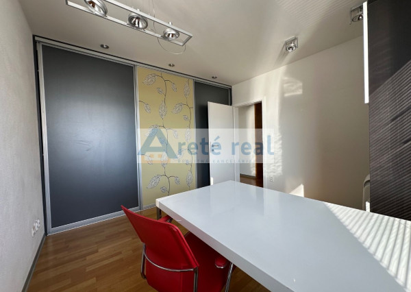 ARETÉ REAL - PRENÁJOM ZARIADENÉHO 3-IZBOVÉHO BYTU S PRIESTRANNOU LODŽIOU, PARKOVACÍM STÁTÍM,  ENERGIAMI, KTV, INTERNETOM, KLIMATIZÁCIOU, PEZINOK, ŠANCOVÁ