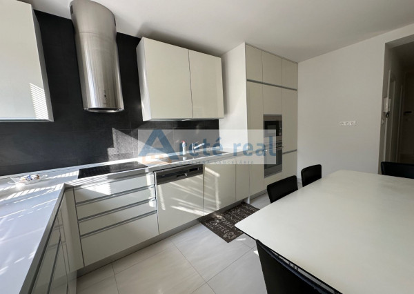 ARETÉ REAL - PRENÁJOM ZARIADENÉHO 3-IZBOVÉHO BYTU S PRIESTRANNOU LODŽIOU, PARKOVACÍM STÁTÍM,  ENERGIAMI, KTV, INTERNETOM, KLIMATIZÁCIOU, PEZINOK, ŠANCOVÁ