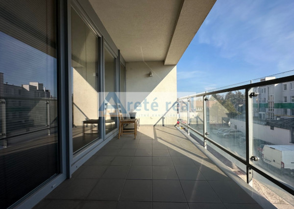 ARETÉ REAL - PRENÁJOM ZARIADENÉHO 3-IZBOVÉHO BYTU S PRIESTRANNOU LODŽIOU, PARKOVACÍM STÁTÍM,  ENERGIAMI, KTV, INTERNETOM, KLIMATIZÁCIOU, PEZINOK, ŠANCOVÁ