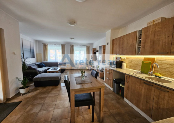 Areté real - Rezervované! Predaj veľmi pekného, zrekonštruovaného rodinného domu  vo výbornej lokalite v Pezinku, ul. Kupeckého