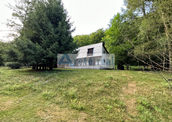 ARETÉ REAL – PREDAJ DVOCH REKREAČNÝCH CHÁT V RADOVEJ ZÁSTAVBE, LIMBACH, MEDVEDIE ÚDOLIE