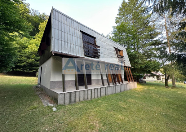 ARETÉ REAL – PREDAJ DVOCH REKREAČNÝCH CHÁT V RADOVEJ ZÁSTAVBE, LIMBACH, MEDVEDIE ÚDOLIE