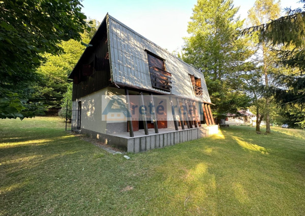 ARETÉ REAL – PREDAJ DVOCH REKREAČNÝCH CHÁT V RADOVEJ ZÁSTAVBE, LIMBACH, MEDVEDIE ÚDOLIE