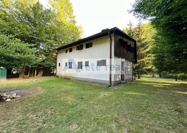 ARETÉ REAL – PREDAJ DVOCH REKREAČNÝCH CHÁT V RADOVEJ ZÁSTAVBE, LIMBACH, MEDVEDIE ÚDOLIE