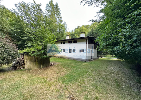 ARETÉ REAL – PREDAJ DVOCH REKREAČNÝCH CHÁT V RADOVEJ ZÁSTAVBE, LIMBACH, MEDVEDIE ÚDOLIE