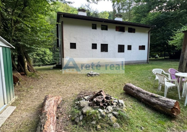 ARETÉ REAL – PREDAJ DVOCH REKREAČNÝCH CHÁT V RADOVEJ ZÁSTAVBE, LIMBACH, MEDVEDIE ÚDOLIE