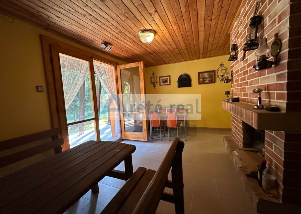 ARETÉ REAL – PREDAJ DVOCH REKREAČNÝCH CHÁT V RADOVEJ ZÁSTAVBE, LIMBACH, MEDVEDIE ÚDOLIE