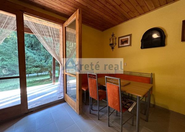 ARETÉ REAL – PREDAJ DVOCH REKREAČNÝCH CHÁT V RADOVEJ ZÁSTAVBE, LIMBACH, MEDVEDIE ÚDOLIE