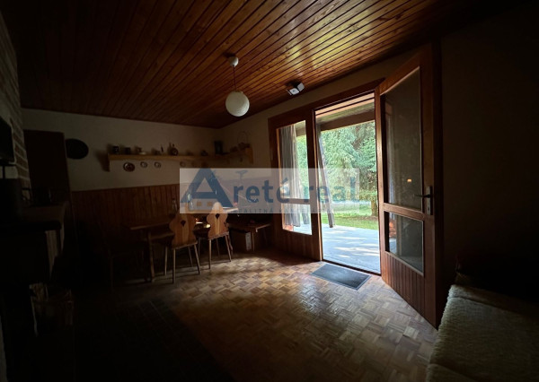 ARETÉ REAL – PREDAJ DVOCH REKREAČNÝCH CHÁT V RADOVEJ ZÁSTAVBE, LIMBACH, MEDVEDIE ÚDOLIE