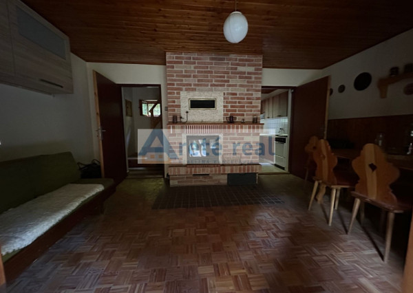 ARETÉ REAL – PREDAJ DVOCH REKREAČNÝCH CHÁT V RADOVEJ ZÁSTAVBE, LIMBACH, MEDVEDIE ÚDOLIE