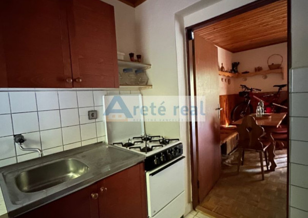 ARETÉ REAL – PREDAJ DVOCH REKREAČNÝCH CHÁT V RADOVEJ ZÁSTAVBE, LIMBACH, MEDVEDIE ÚDOLIE