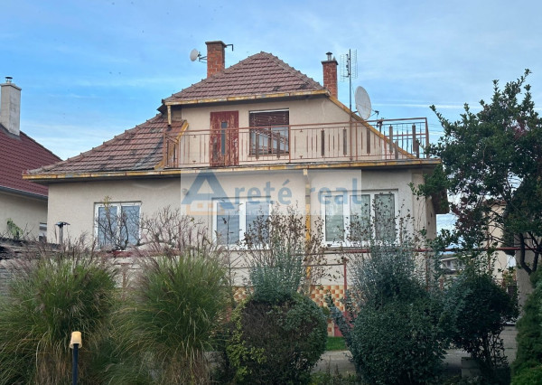 REZERVOVANÉ - ARETÉ REAL - PREDAJ 5-IZBOVÉHO RODINNÉHO DOMU S GARÁŽOU A S VEĽKORYSÝM 1047 m2 POZEMKOM