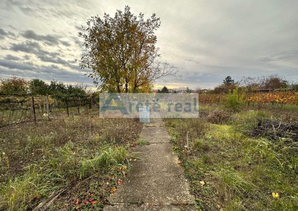 REZERVOVANÉ - ARETÉ REAL - PREDAJ 5-IZBOVÉHO RODINNÉHO DOMU S GARÁŽOU A S VEĽKORYSÝM 1047 m2 POZEMKOM