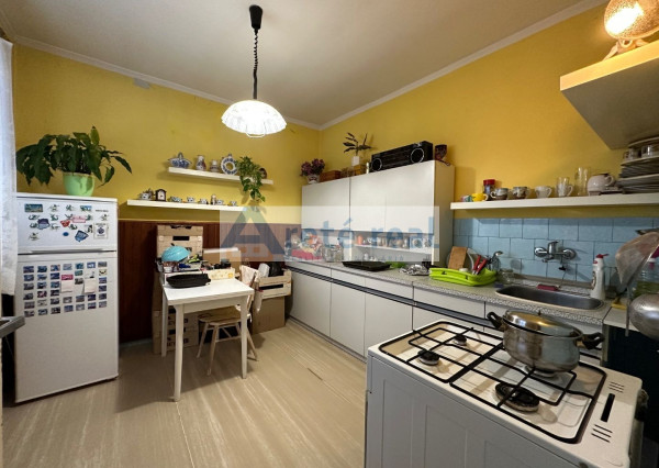 REZERVOVANÉ - ARETÉ REAL - PREDAJ 5-IZBOVÉHO RODINNÉHO DOMU S GARÁŽOU A S VEĽKORYSÝM 1047 m2 POZEMKOM