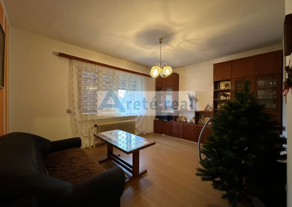 REZERVOVANÉ - ARETÉ REAL - PREDAJ 5-IZBOVÉHO RODINNÉHO DOMU S GARÁŽOU A S VEĽKORYSÝM 1047 m2 POZEMKOM