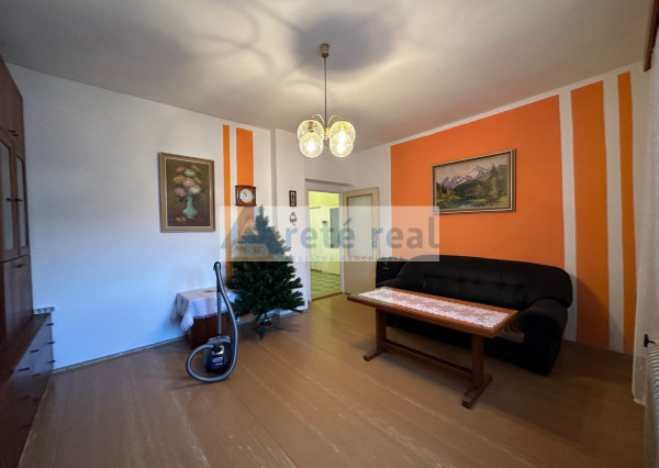 REZERVOVANÉ - ARETÉ REAL - PREDAJ 5-IZBOVÉHO RODINNÉHO DOMU S GARÁŽOU A S VEĽKORYSÝM 1047 m2 POZEMKOM