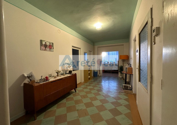 REZERVOVANÉ - ARETÉ REAL - PREDAJ 5-IZBOVÉHO RODINNÉHO DOMU S GARÁŽOU A S VEĽKORYSÝM 1047 m2 POZEMKOM