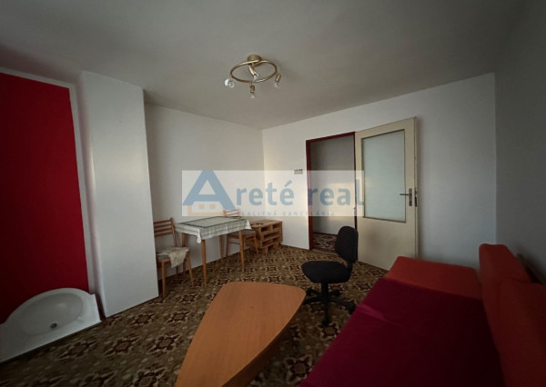 REZERVOVANÉ - ARETÉ REAL - PREDAJ 5-IZBOVÉHO RODINNÉHO DOMU S GARÁŽOU A S VEĽKORYSÝM 1047 m2 POZEMKOM