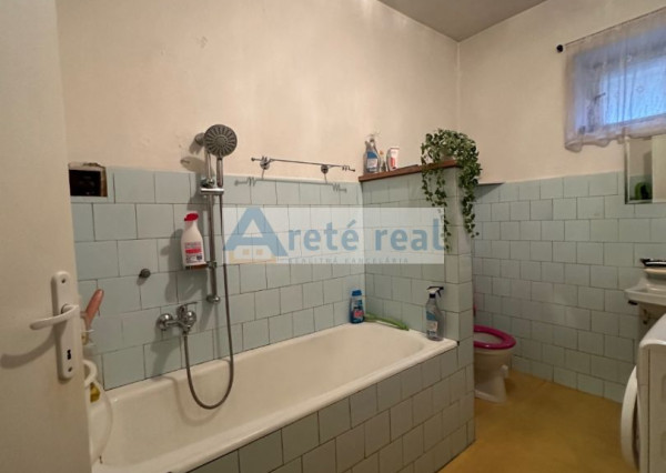 REZERVOVANÉ - ARETÉ REAL - PREDAJ 5-IZBOVÉHO RODINNÉHO DOMU S GARÁŽOU A S VEĽKORYSÝM 1047 m2 POZEMKOM