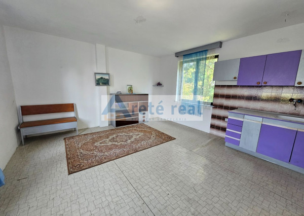 Areté real - Predaj pekného pozemku s rekreačnou chatou v tichej ulici v obci Šenkvice, ul. Agátová