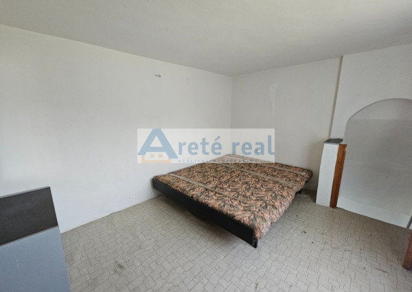 Areté real - Predaj pekného pozemku s rekreačnou chatou v tichej ulici v obci Šenkvice, ul. Agátová