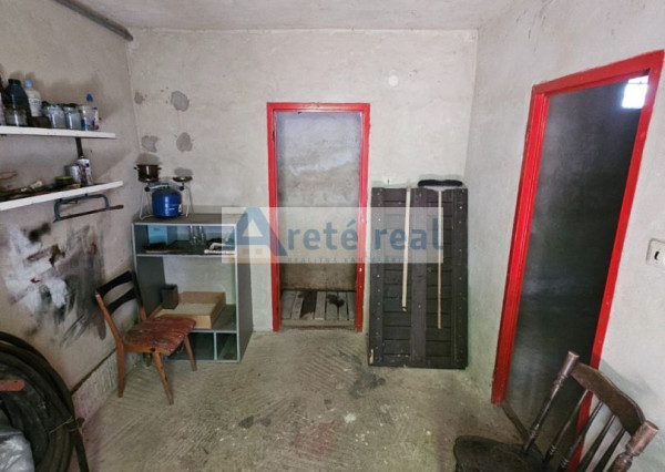 Areté real - Predaj pekného pozemku s rekreačnou chatou v tichej ulici v obci Šenkvice, ul. Agátová