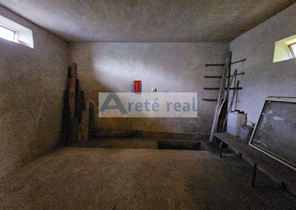 Areté real - Predaj pekného pozemku s rekreačnou chatou v tichej ulici v obci Šenkvice, ul. Agátová