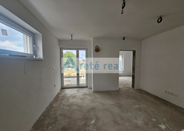 Areté real - Predaj výborne dispozične riešeného 4-izbového  rodinného domu  v dobrej a tichej lokalite v Šenkviciach