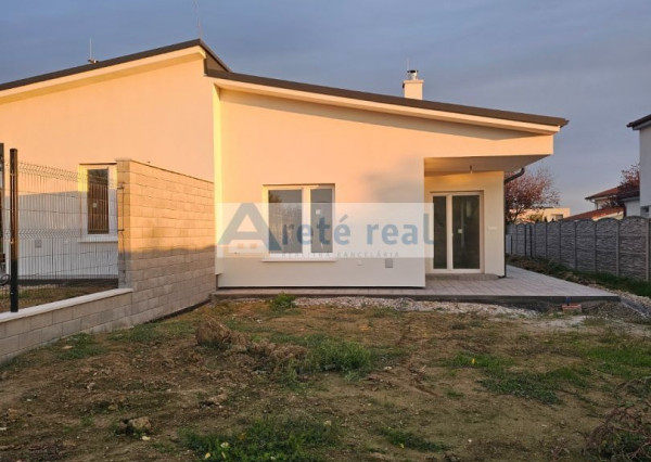 Areté real - Predaj výborne dispozične riešeného 4-izbového  rodinného domu  v dobrej a tichej lokalite v Šenkviciach