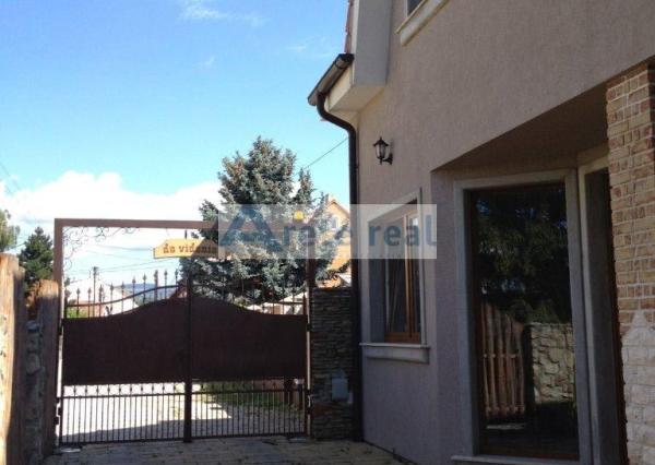 ARETÉ REAL - PREDAJ NÁDHERNÉHO 4-IZBOVÉHO BYTU V CENTRE MESTA, PEZINOK, JESENSKÉHO