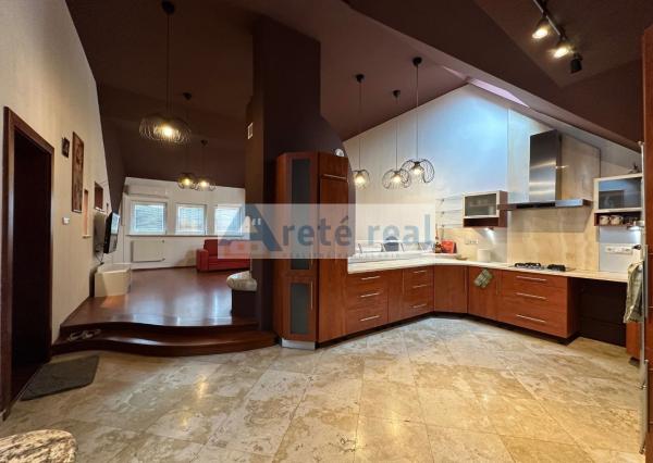ARETÉ REAL - PREDAJ NÁDHERNÉHO 4-IZBOVÉHO BYTU V CENTRE MESTA, PEZINOK, JESENSKÉHO