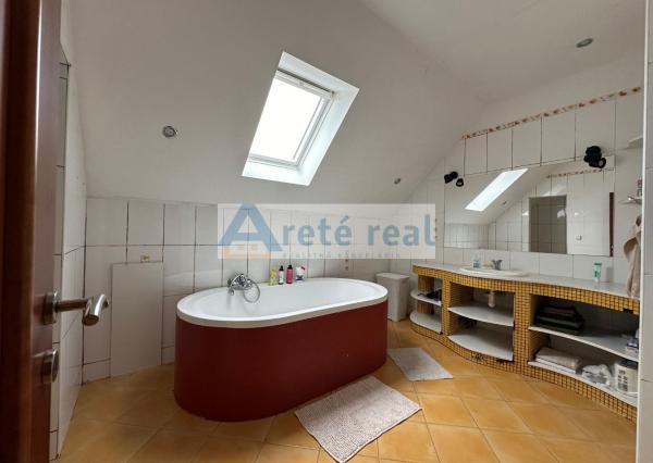 ARETÉ REAL - PREDAJ NÁDHERNÉHO 4-IZBOVÉHO BYTU V CENTRE MESTA, PEZINOK, JESENSKÉHO