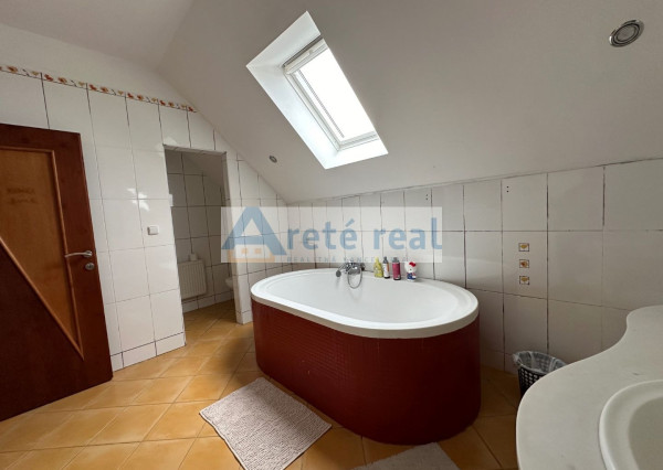 ARETÉ REAL - PREDAJ NÁDHERNÉHO 4-IZBOVÉHO BYTU V CENTRE MESTA, PEZINOK, JESENSKÉHO