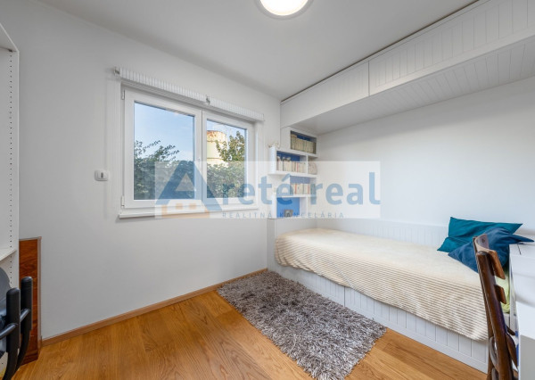 ARETÉ REAL - PREDAJ 2 RODINNÝCH DOMOV ZA CENU JEDNÉHO, SLOVENSKÝ GROB