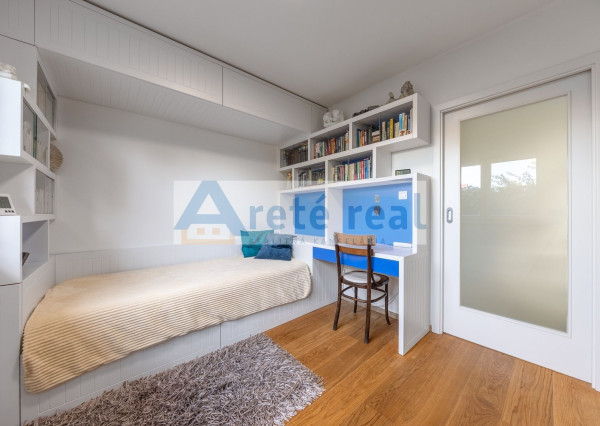 ARETÉ REAL - PREDAJ 2 RODINNÝCH DOMOV ZA CENU JEDNÉHO, SLOVENSKÝ GROB