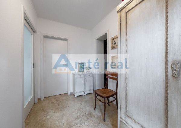 ARETÉ REAL - PREDAJ 2 RODINNÝCH DOMOV ZA CENU JEDNÉHO, SLOVENSKÝ GROB