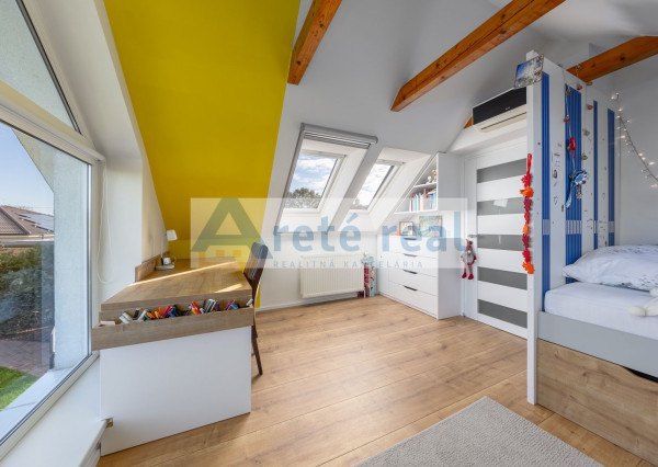 ARETÉ REAL - PREDAJ 2 RODINNÝCH DOMOV ZA CENU JEDNÉHO, SLOVENSKÝ GROB