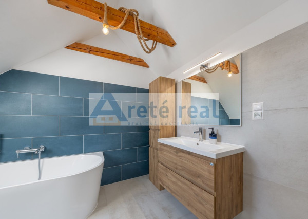 ARETÉ REAL - PREDAJ 2 RODINNÝCH DOMOV ZA CENU JEDNÉHO, SLOVENSKÝ GROB