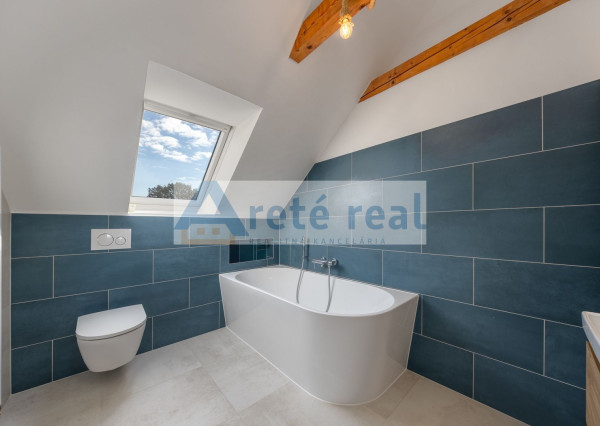 ARETÉ REAL - PREDAJ 2 RODINNÝCH DOMOV ZA CENU JEDNÉHO, SLOVENSKÝ GROB